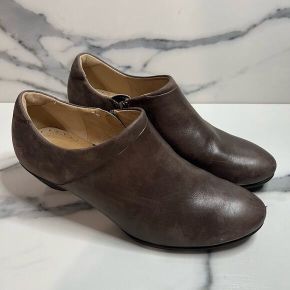 ECCO Womens Brown Distressed Ankle Zip Comfort Booties Sz 37 Sz 6 Side Zip Boots - Picture 1 of 9